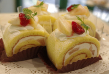白桃のロールケーキ