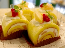 白桃のロールケーキ
