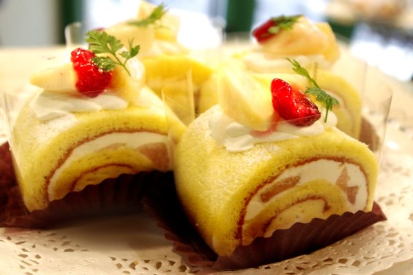 白桃のロールケーキ