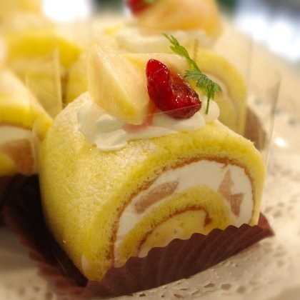 白桃のロールケーキ