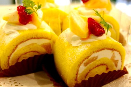 白桃のロールケーキ